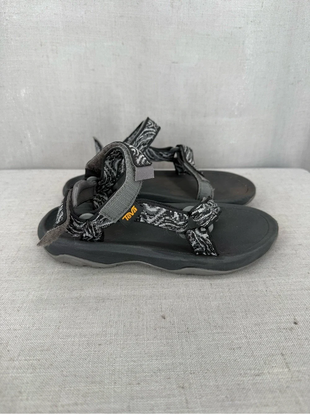 Teva Hurricane XLT2 Sandals kids sz 1Hiking Strappy Comfort Low Top Black Gray